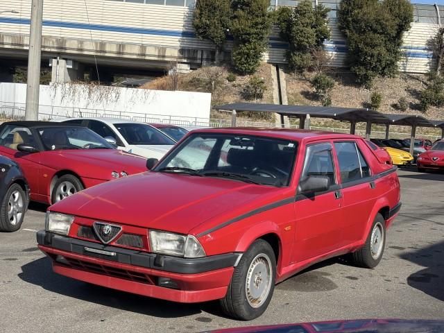 1990 Alfa Romeo Alfa 75 - photo 1 1990 Alfa Romeo Alfa 75 Sedan for sale, Japanese used car export - photo 1 of 9 | GULJI TRADERS