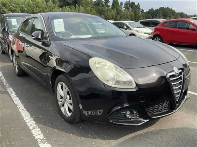 2012 Alfa Romeo Giulietta - photo 1 2012 Alfa Romeo Giulietta Sedan for sale, Japanese used car export | GULJI TRADERS