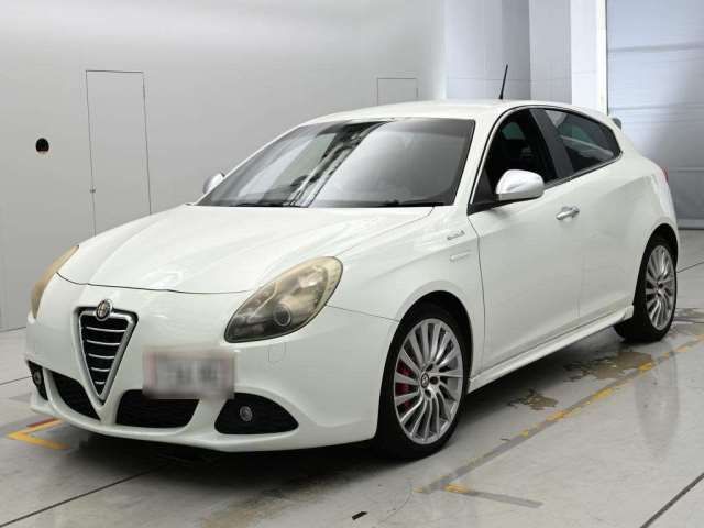 2014 Alfa Romeo Giulietta Sedan for sale, Japanese used car export | GULJI TRADERS
