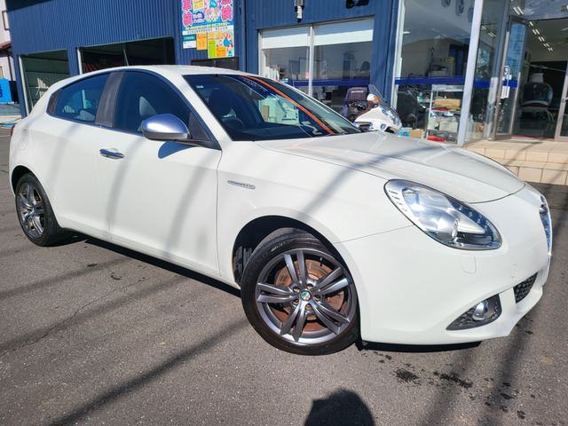 2015 Alfa Romeo Giulietta Sedan for sale, Japanese used car export | GULJI TRADERS