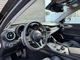 2017 Alfa Romeo Julia 2.0 Turbo Q4 Sedan for sale, Japanese used car export - photo 35 of 67 | GULJI TRADERS
