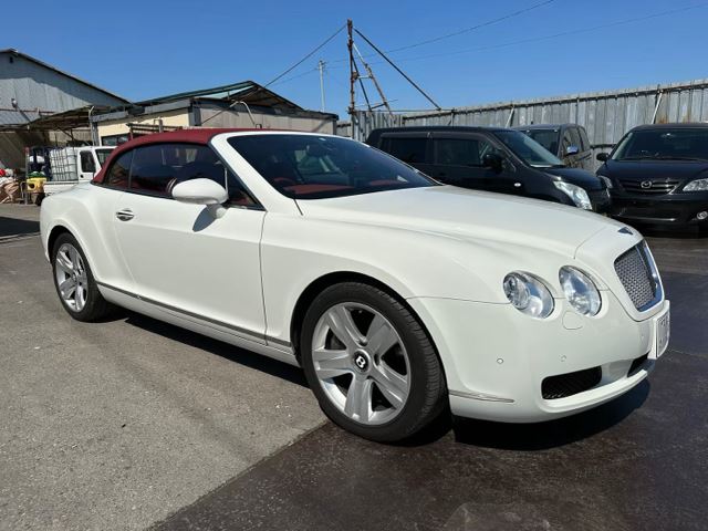 2007 Bentley Vehicle - photo 1 2007 Bentley Vehicle White Sedan for sale, Japanese used car export - photo 1 of 41 | GULJI TRADERS