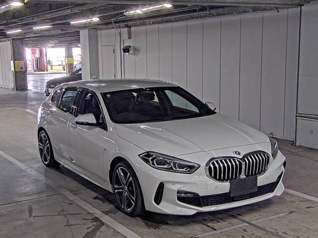 2022 BMW 118 I 118 I - photo 1 2022 BMW 118 I 118 I White Sedan for sale, Japanese used car export - photo 1 of 3 | GULJI TRADERS