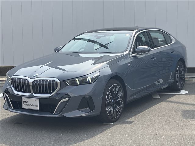 2025 BMW 5 Series 525Li M Sport Sedan for sale, Japanese used car export - photo 1 of 53 | GULJI TRADERS