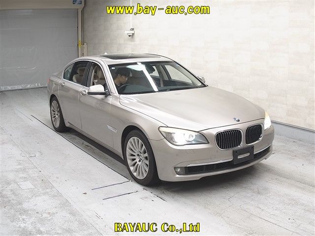 2010 BMW 7 Series 740i - photo 1 2010 BMW 7 Series 740i Sedan for sale, Japanese used car export - photo 1 of 6 | GULJI TRADERS