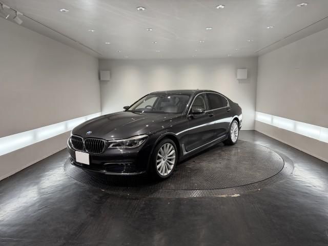 2015 BMW 7 Series 740i - photo 1 2015 BMW 7 Series 740i Sedan for sale, Japanese used car export - photo 1 of 9 | GULJI TRADERS