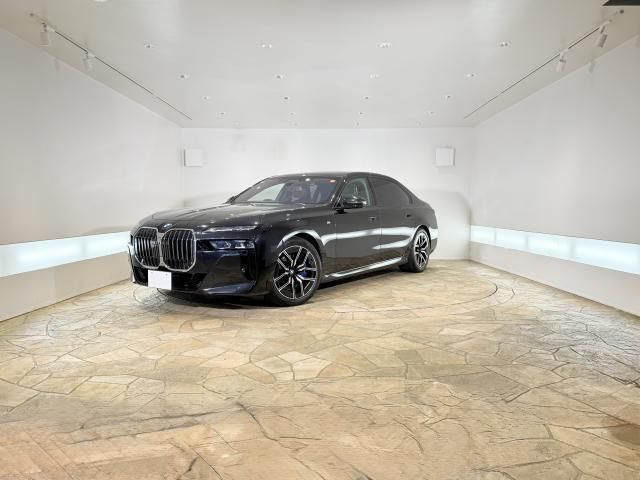 2023 BMW 7 Series 740i M Sport Sedan for sale, Japanese used car export - photo 1 of 9 | GULJI TRADERS