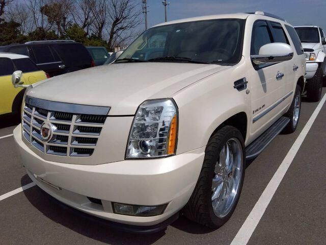 2008 Cadillac Escalade 4WD - photo 1 2008 Cadillac Escalade 4WD SUV for sale, Japanese used car export - photo 1 of 5 | GULJI TRADERS