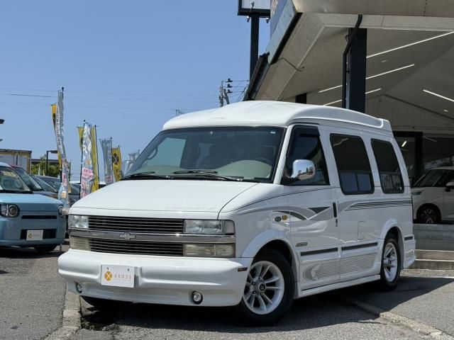 2000 Chevrolet Astro Brougham Limited - photo 1 2000 Chevrolet Astro Brougham Limited White Sedan for sale, Japanese used car export - photo 1 of 9 | GULJI TRADERS