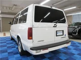 2005 Chevrolet Astro LS 2WD, originally registered as an 8-number vehicle, aftermarket navigation system, one-segment TV, backup camera. White Sedan for sale, Japanese used car export - photo 5 of 44 | GULJI TRADERS