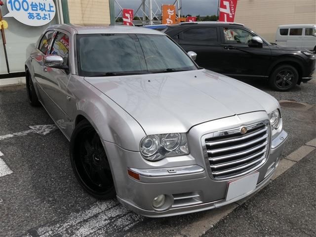 2005 Chrysler 300 H.E.M.I. Silver Sedan for sale, Japanese used car export | GULJI TRADERS