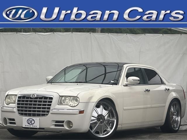 2011 Chrysler 300 2.7 base White Sedan for sale, Japanese used car export | GULJI TRADERS
