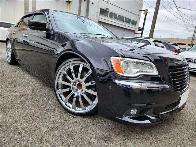 2013 Chrysler 300 300 Limited + 22-inch alloy wheels, adjustable suspension, smoked taillights Black Sedan for sale, Japanese used car export | GULJI TRADERS