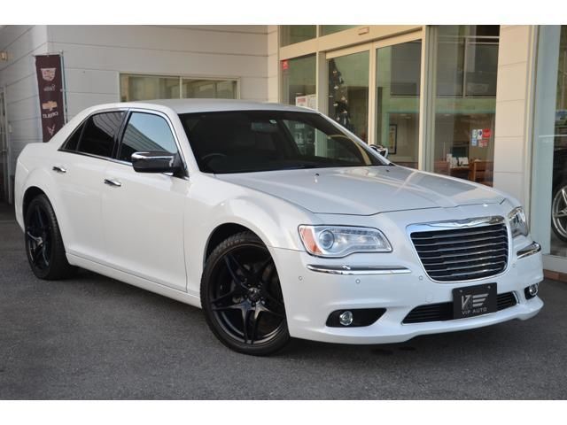 2013 Chrysler 300 Limited - photo 1 2013 Chrysler 300 Limited Pearl Sedan for sale, Japanese used car export - photo 1 of 24 | GULJI TRADERS