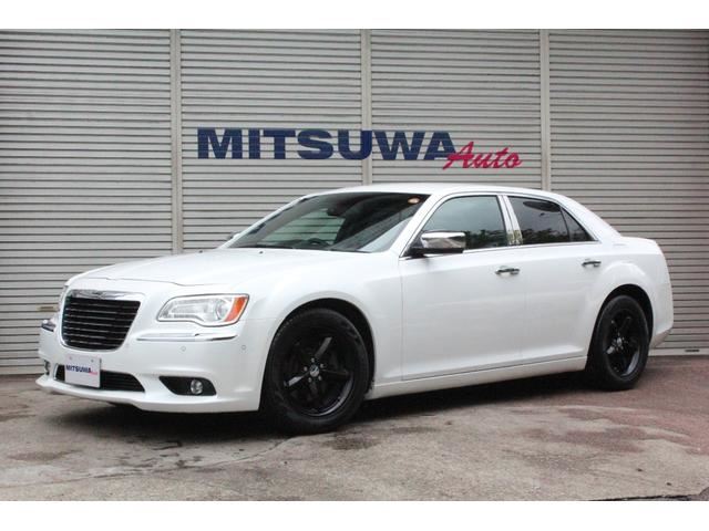 2014 Chrysler 300 300 White Sedan for sale, Japanese used car export - photo 1 of 3 | GULJI TRADERS