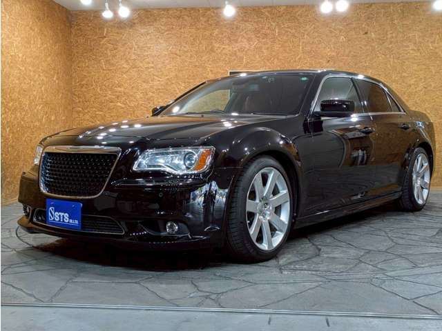 2014 Chrysler 300 SRT8 - photo 1 2014 Chrysler 300 SRT8 Black Sedan for sale, Japanese used car export - photo 1 of 65 | GULJI TRADERS