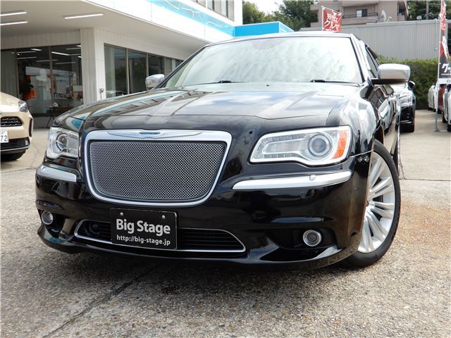 2014 Chrysler 300 300 Luxury User Trade-in Vehicle Black Sedan for sale, Japanese used car export | GULJI TRADERS