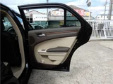2014 Chrysler 300 300 Luxury User Trade-in Vehicle Black Sedan for sale, Japanese used car export - photo 31 of 65 | GULJI TRADERS