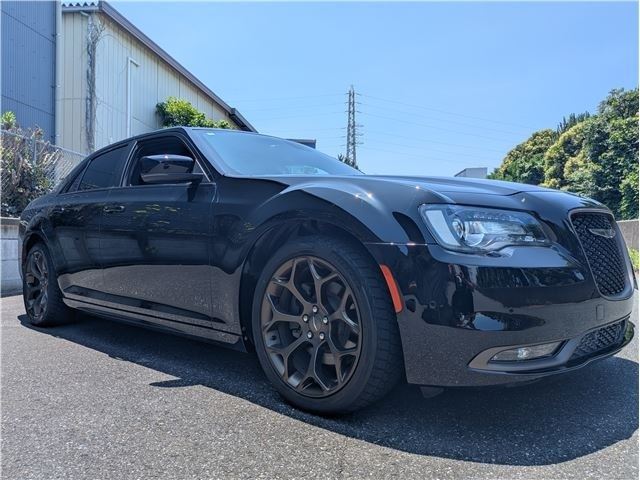 2017 Chrysler 300 300S Alloy Edition - photo 1 2017 Chrysler 300 300S Alloy Edition Black Sedan for sale, Japanese used car export - photo 1 of 55 | GULJI TRADERS