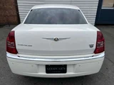 2006 Chrysler 300C 5.7 HEMI Sedan for sale, Japanese used car export - photo 9 of 69 | GULJI TRADERS