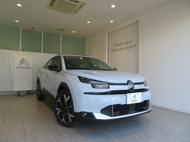 2025 Citroen C4 Hybrid Sedan for sale, Japanese used car export - photo 1 of 31 | GULJI TRADERS