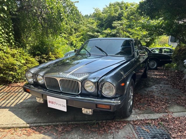 1990 Daimler Double Six Double Six - photo 1 1990 Daimler Double Six Double Six Gunmetal Sedan for sale, Japanese used car export - photo 1 of 39 | GULJI TRADERS