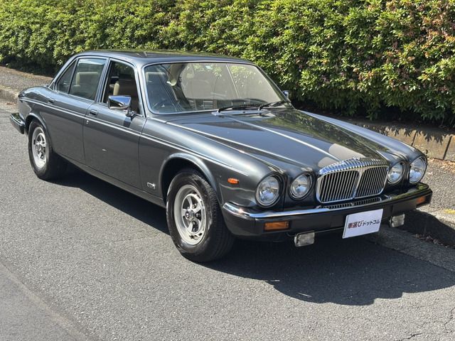 1993 Daimler Double Six Double Six - photo 1 1993 Daimler Double Six Double Six Gunmetal Sedan for sale, Japanese used car export - photo 1 of 50 | GULJI TRADERS