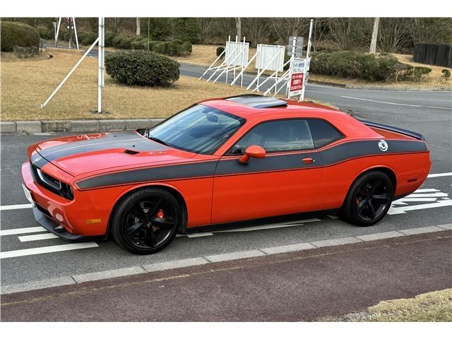 2008 Dodge Challenger SRT8 - photo 1 2008 Dodge Challenger SRT8 Orange Coupe for sale, Japanese used car export - photo 1 of 50 | GULJI TRADERS