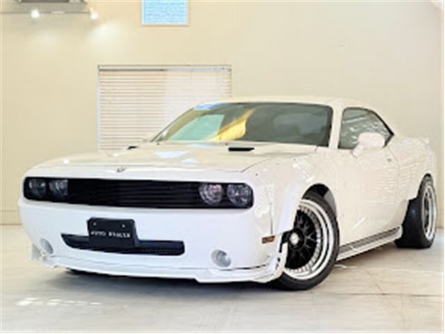 2016 Dodge Challenger White Coupe for sale, Japanese used car export | GULJI TRADERS