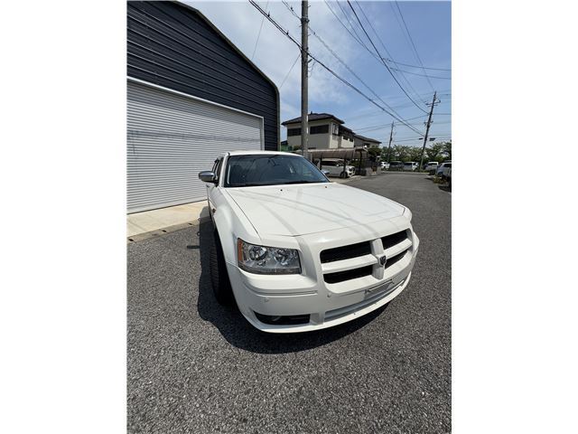 2012 Dodge Magnum SXT - photo 1 2012 Dodge Magnum SXT Sedan for sale, Japanese used car export - photo 1 of 15 | GULJI TRADERS