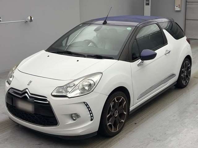 2013 DS 3 Sporty Chic - photo 1 2013 DS 3 Sporty Chic White Sedan for sale, Japanese used car export - photo 1 of 10 | GULJI TRADERS