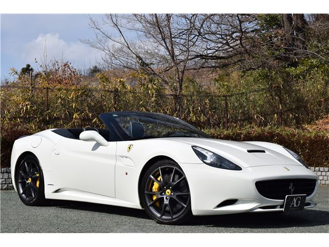2011 Ferrari California Base - photo 1 2011 Ferrari California Base Sedan for sale, Japanese used car export - photo 1 of 50 | GULJI TRADERS