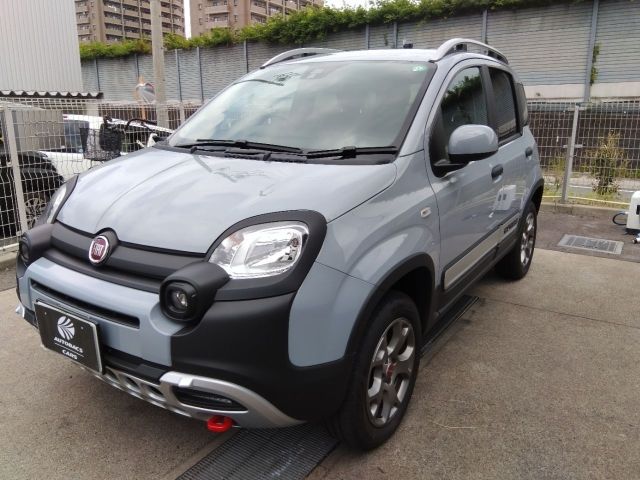 2021 Fiat Panda 880 Cross 6DMT 4WD - photo 1 2021 Fiat Panda 880 Cross 6DMT 4WD Sedan for sale, Japanese used car export - photo 1 of 3 | GULJI TRADERS