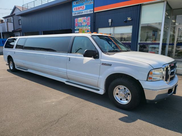 2005 Ford Excursion - photo 1 2005 Ford Excursion Sedan for sale, Japanese used car export - photo 1 of 25 | GULJI TRADERS