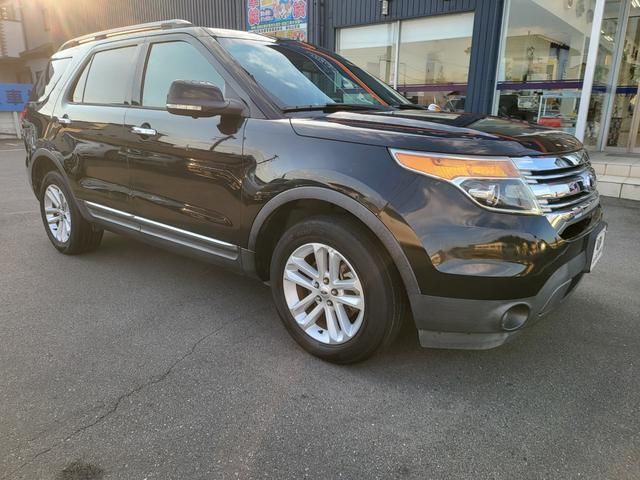 2012 Ford Explorer XLT - photo 1 2012 Ford Explorer XLT Sedan for sale, Japanese used car export - photo 1 of 9 | GULJI TRADERS