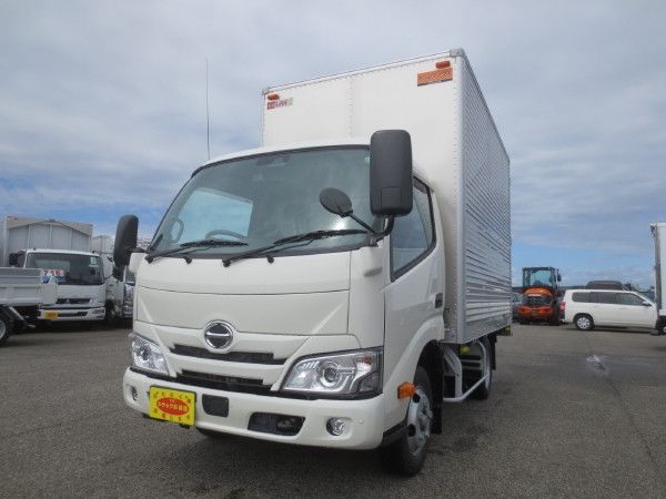 2024 Hino Dutro 2WD - photo 1 2024 Hino Dutro 2WD White Truck for sale, Japanese used car export - photo 1 of 15 | GULJI TRADERS