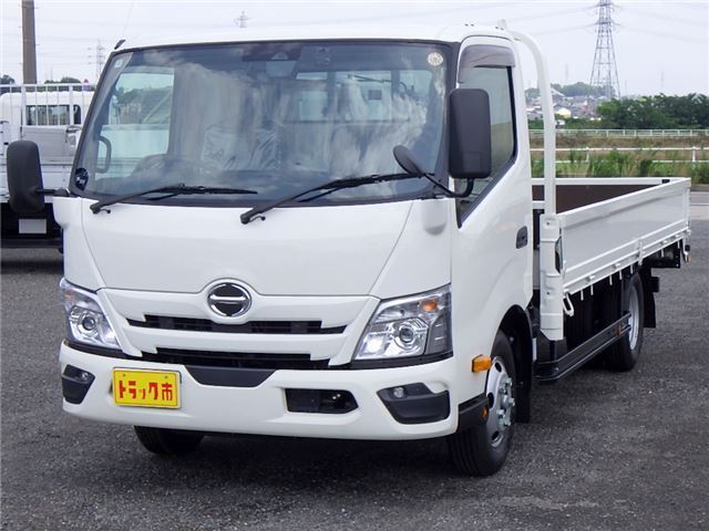 2025 Hino Dutro Flatbed wide-long 2t truck, unused, current model, 6-speed manual transmission, low-floor. White Truck for sale, Japanese used car export - photo 1 of 51 | GULJI TRADERS