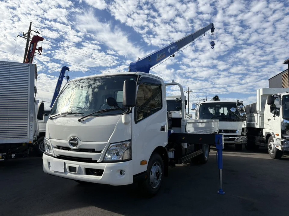 2025 Hino Dutro 4-stage crane, no power gate, 2WD - photo 1 2025 Hino Dutro 4-stage crane, no power gate, 2WD White Truck for sale, Japanese used car export - photo 1 of 25 | GULJI TRADERS