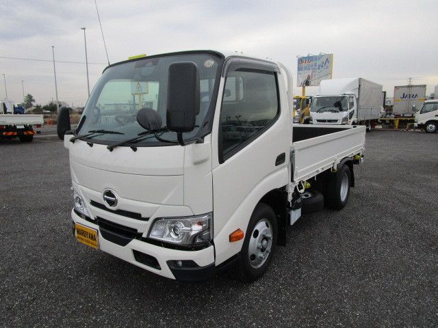 2025 Hino Dutro No power tailgate, not applicable, 2WD White Truck for sale, Japanese used car export - photo 1 of 25 | GULJI TRADERS