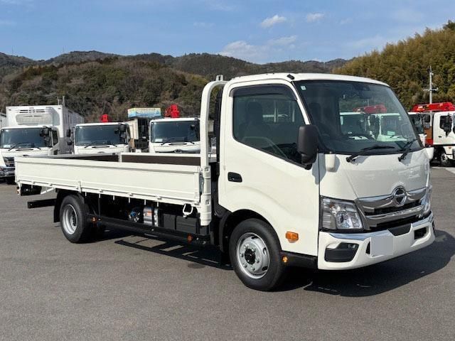 2026 Hino Dutro - photo 1 2026 Hino Dutro Other Truck for sale, Japanese used car export - photo 1 of 21 | GULJI TRADERS
