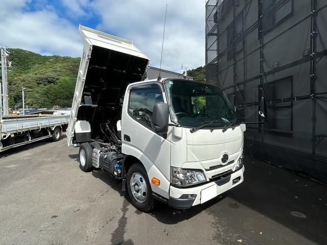 2026 Hino Dutro - photo 1 2026 Hino Dutro White Truck for sale, Japanese used car export - photo 1 of 14 | GULJI TRADERS