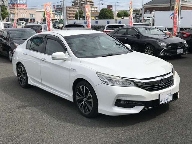2017 Honda Accord 2.0 Hybrid EX White Sedan for sale, Japanese used car export | GULJI TRADERS