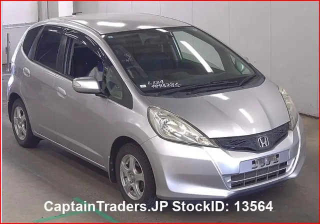 2013 Honda Fit - photo 1 2013 Honda Fit Silver Sedan for sale, Japanese used car export | GULJI TRADERS
