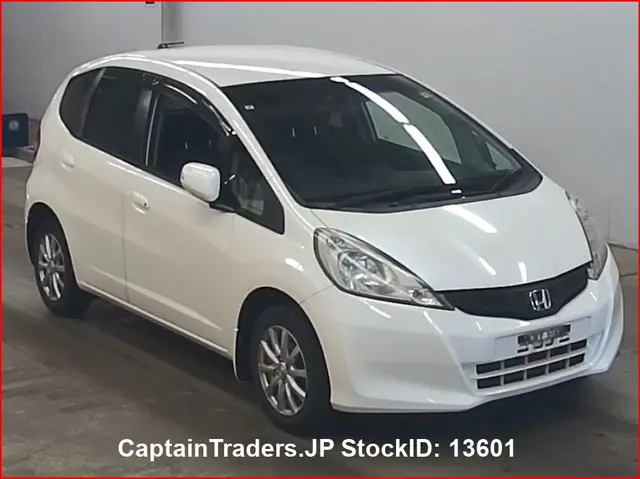 2013 Honda Fit Pearl Sedan for sale, Japanese used car export | GULJI TRADERS