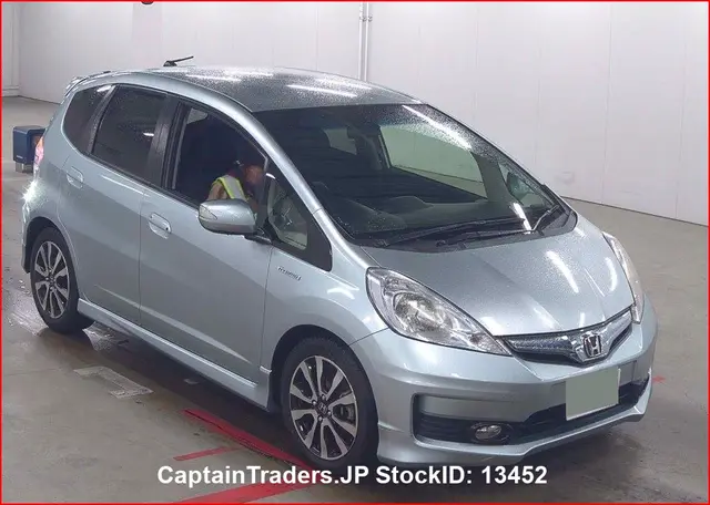 2012 Honda Fit Hibrid - photo 1 2012 Honda Fit Hibrid Silver Sedan for sale, Japanese used car export | GULJI TRADERS