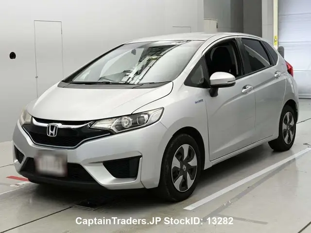 2017 Honda Fit Hibrid Silver Sedan for sale, Japanese used car export | GULJI TRADERS