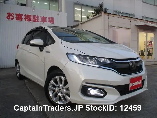 2018 Honda Fit Hibrid - photo 1 2018 Honda Fit Hibrid Pearl white Sedan for sale, Japanese used car export - photo 1 of 62 | GULJI TRADERS