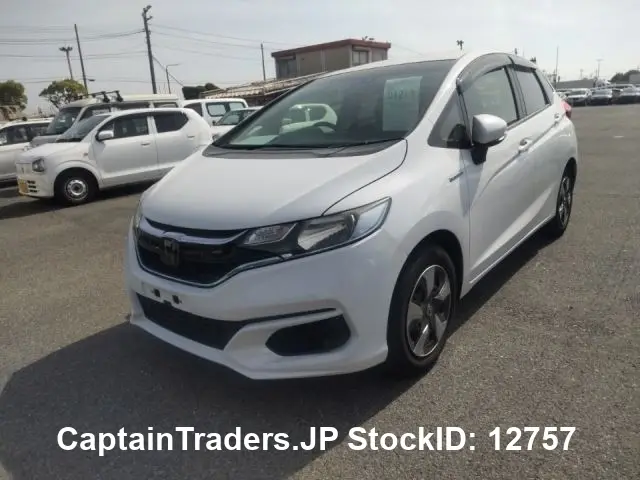 2019 Honda Fit Hibrid Pearl white Sedan for sale, Japanese used car export | GULJI TRADERS
