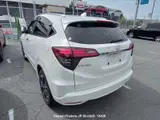 2018 Honda Vezel Hybyrid Pearl white SUV for sale, Japanese used car export - photo 26 of 30 | GULJI TRADERS