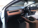 2019 Honda Vezel Hybyrid Push Start Hybrid Z Honda Sensing Pearl white SUV for sale, Japanese used car export - photo 11 of 42 | GULJI TRADERS